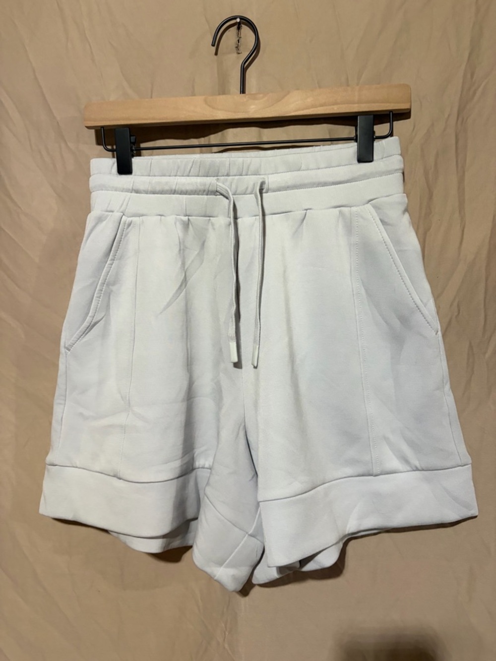 Varley shorts - Picture 1 of 4